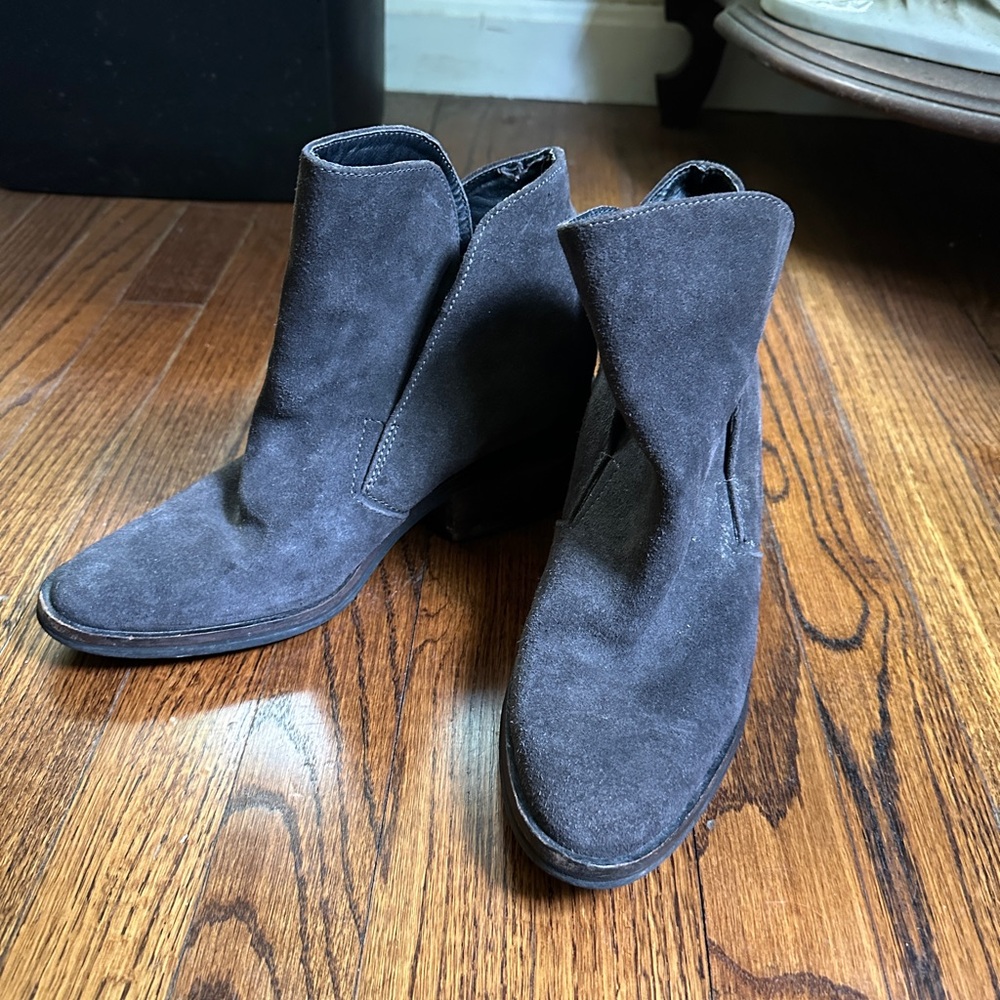 Dolce Vita Black Ankle Boots Sleek Chelsea Style